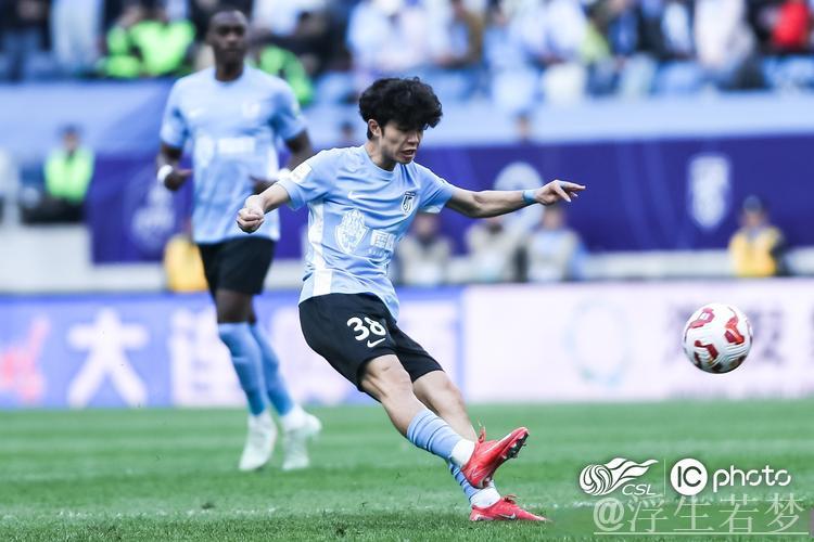 马莱莱与刘祝润分别进球，大连英博3-2击败云南玉昆